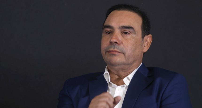 Para evitar una derrota en Corrientes, Karina bajó a Almirón y acuerda con Valdés