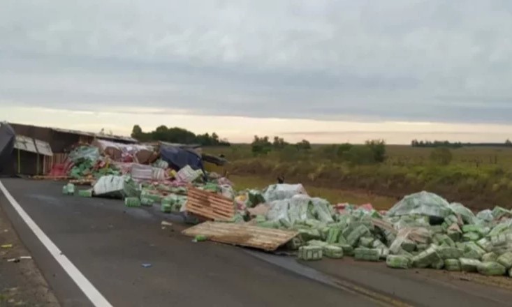 Murió un hombre y son tres las víctimas fatales tras el choque entre un camión y un auto