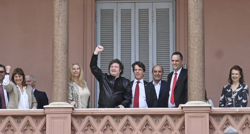 La carrera de Milei contra el deterioro de su imagen