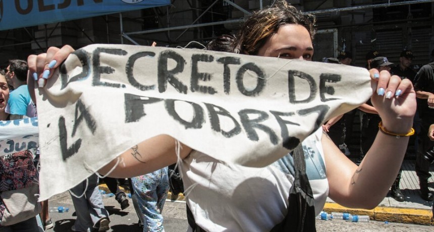 Otro freno judicial al DNU de Milei