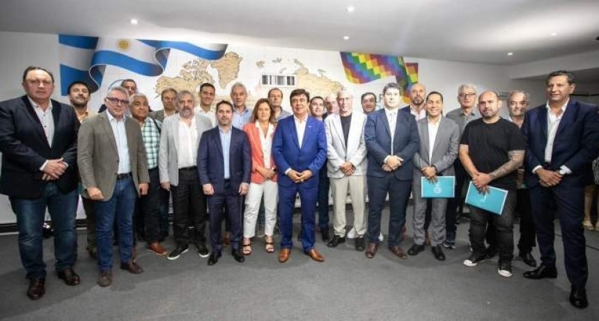 Intendentes presentaron un amparo contra el DNU de Milei