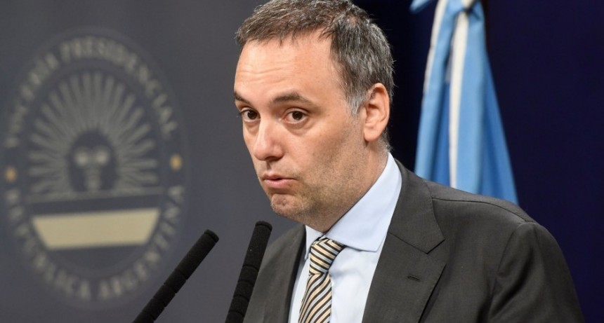 La brecha saltó más del doble: el gobierno culpa al Congreso mientras los economistas anticipan una nueva devaluación