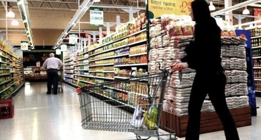 Según el Indec, una familia necesita casi medio millón de pesos por mes para no ser pobre