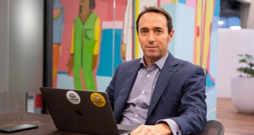 Galperín, más troll que CEO: chicaneó a una usuaria que acusó a Mercado Libre de no pagar horas extra