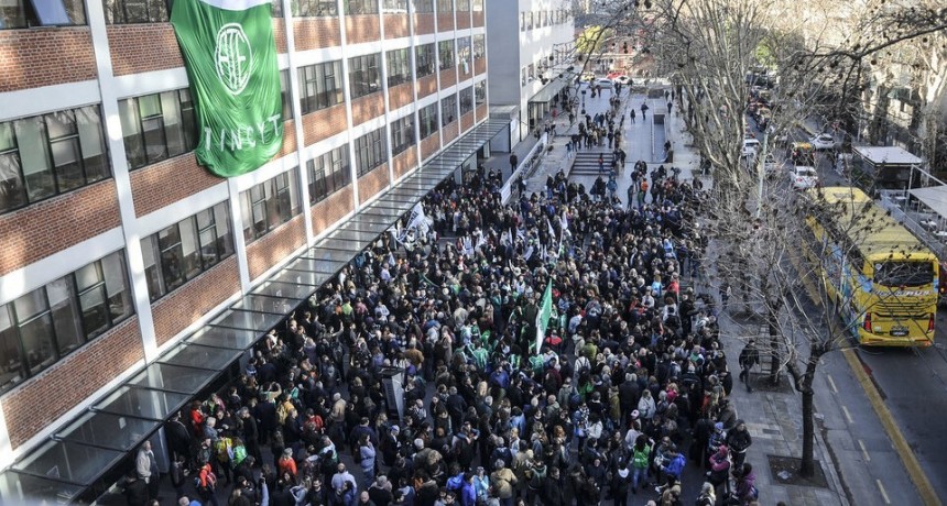 El ajuste de Milei en el Conicet: desfinanciamiento, becas suspendidas y despidos