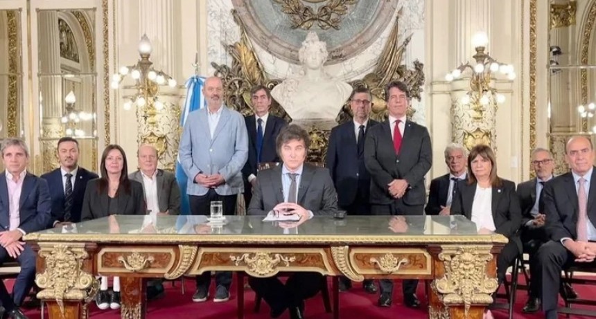 Cimbronazo para Milei: cae su imagen positiva y se desploma el apoyo a sus propuestas