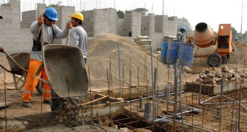 La actividad de la construcción y la de insumos se desplomaron hasta 24% en 2024