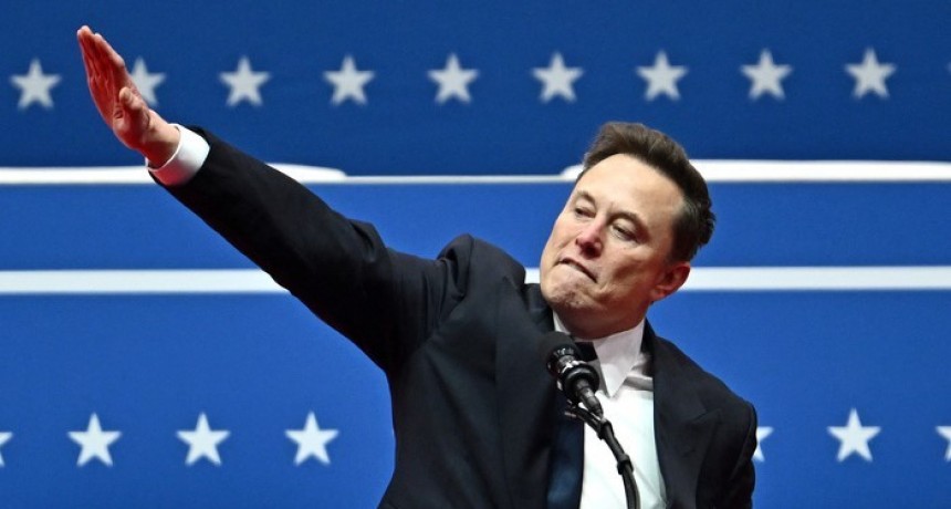Elon Musk, de las sonrisas por los dichos de Trump sobre Marte a un saludo ¿fascista?