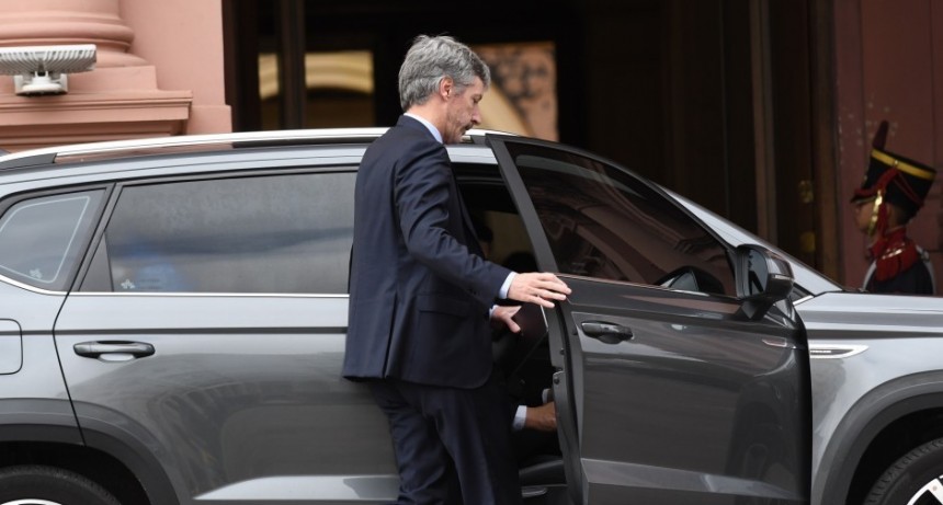 Sigue la emisión: la base monetaria se duplicó en el primer año de Milei