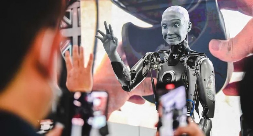 Inteligencia Artificial en campaña: Javier Milei se frota las manos y CFK se aggiorna