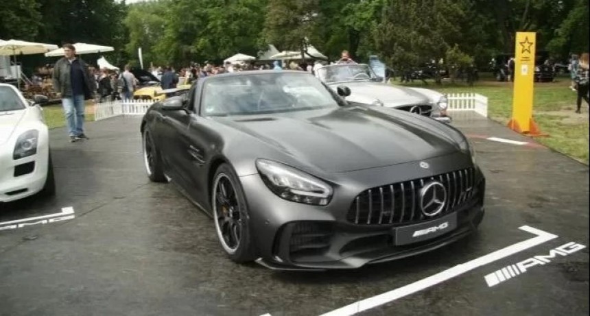 Beneficios para ricos: bajan los impuestos a los autos de alta gama