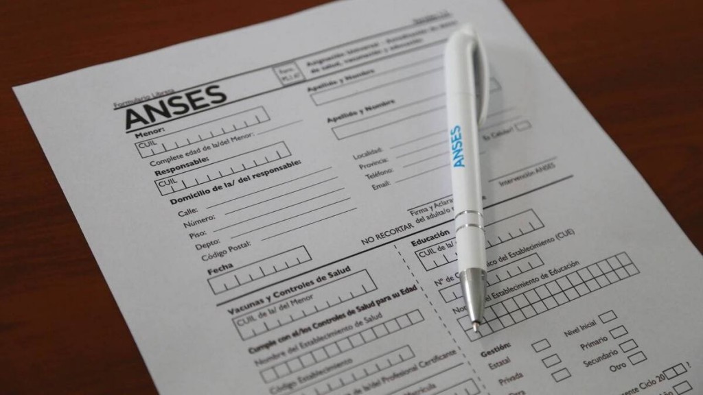 ANSES: Cómo cobrar el bono acumulado de la Libreta AUH que supera los $180.000