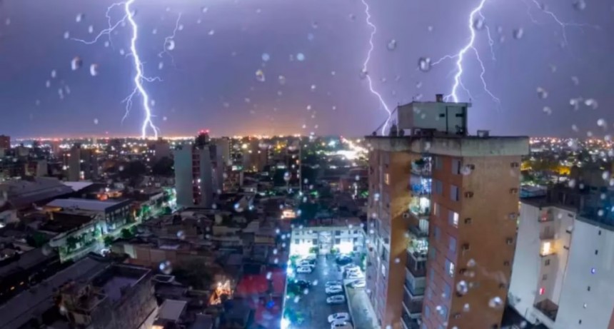 Alertas amarillas y naranjas por tormentas fuertes en 14 provincias
