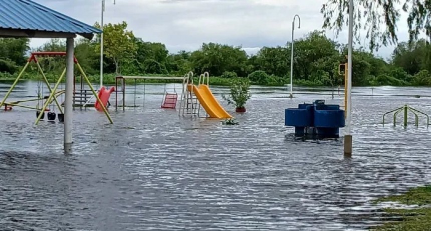 Parque municipal de San Roque bajo agua y algunas familias fueron evacuadas