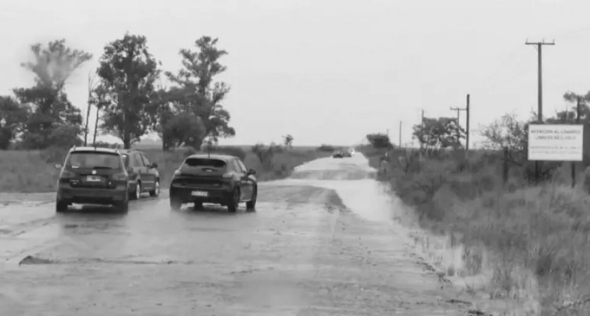 Caminos intransitables: Turistas varados en el acceso a Colonia Carlos Pellegrini