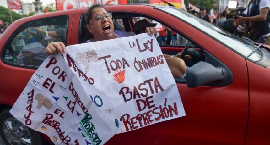 Las calles festejaron la derrota del Gobierno en el Congreso