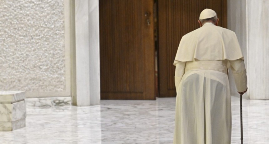 Enojado porque quisieron vender que apoyaba el ajuste de Milei, el Papa lo desmintió