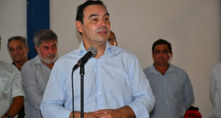 Gustavo Valdés adelantó que se “estudia” un aumento salarial para estatales