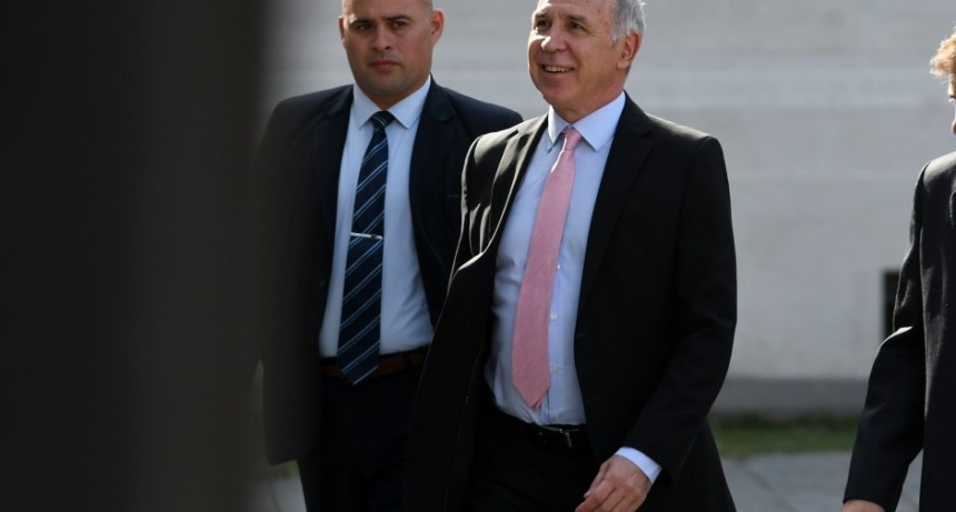 Desesperado, el gobierno le pide a Lorenzetti que frene a Servini