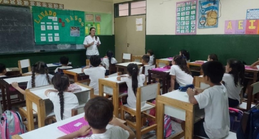 Corrientes 2026: M&aacute;s horas de permanencia en un sistema marcado por la pobreza y la sobreexigencia docente