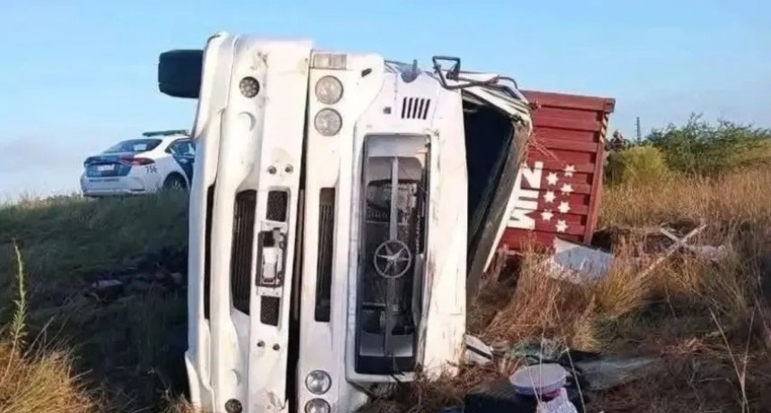 Drama y milagro en la Ruta 14: Un camionero y su familia resultaron heridos tras un violento vuelco
