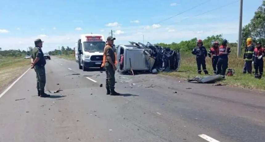 Tragedia en la Ruta 12: Un hombre muri&oacute; tras un violento choque entre un auto y un cami&oacute;n cerca de San Roque