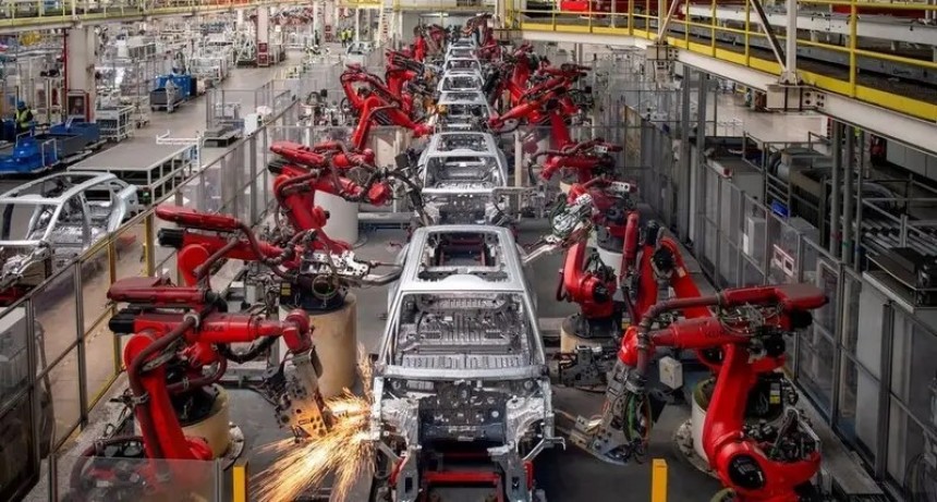 Se hunde la industria: alertan por un derrumbe del 4,4% en enero y advierten un semestre dif&iacute;cil