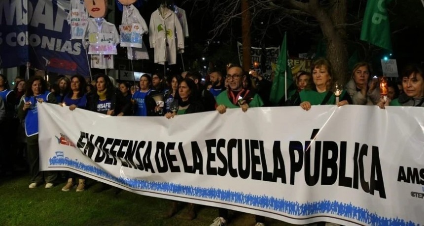 Santa Fe al l&iacute;mite: Los gremios reviven la "Carpa Blanca" ante la negativa de Pullaro de mejorar la oferta