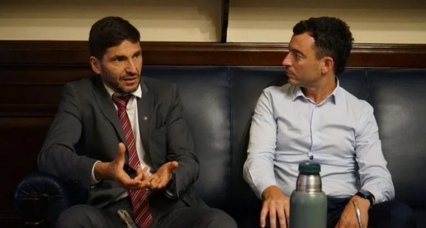 A pesar de las agresiones, sectores de la UCR aceptan el pacto de Milei
