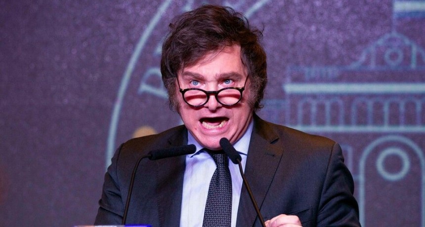 Milei da marcha atrás con el aumento de sueldo que él mismo se dio
