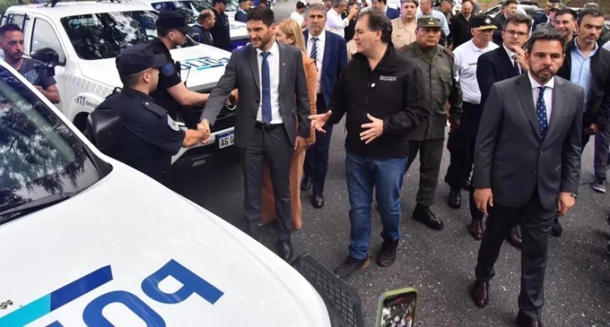 Axel Kicillof le dio 80 patrulleros llave en mano a Maximiliano Pullaro para su cruzada contra la violencia