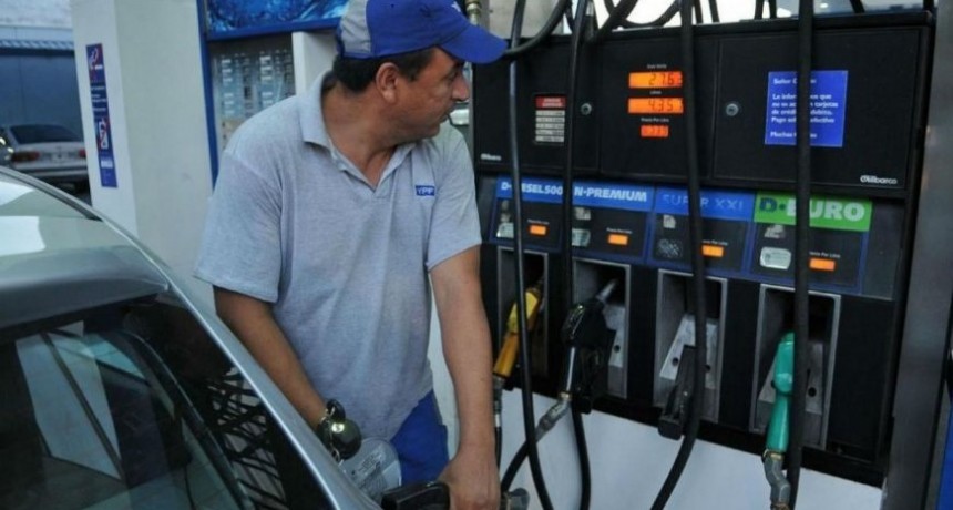 La nafta y el gasoil vuelven a aumentar al menos 4 % por suba de impuestos