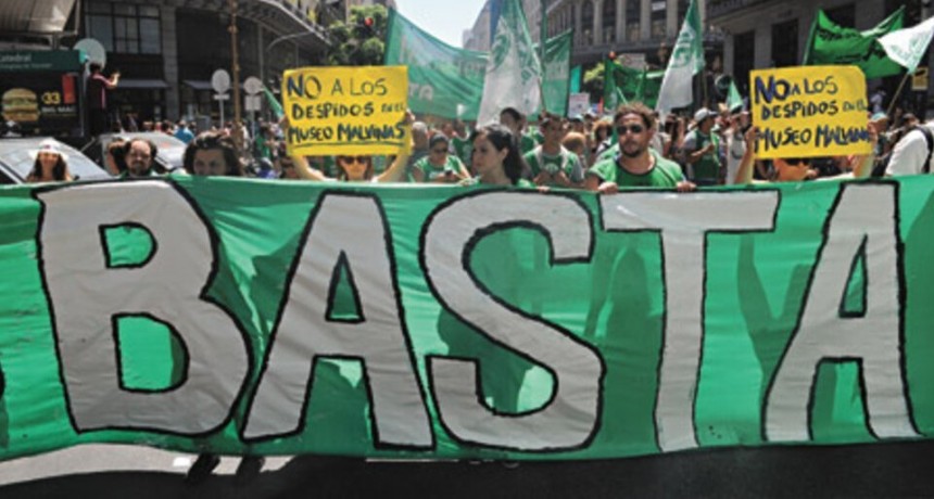 El lado B de la motosierra: el crudo relato de los estatales despedidos