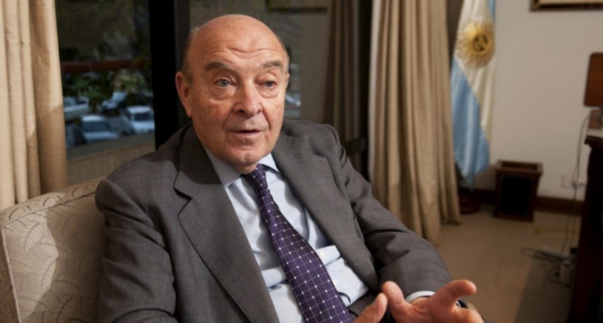Cavallo advierte a Milei que si no elimina el dólar blend puede venir una devaluación descontrolada