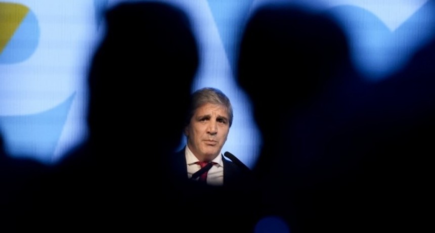 Milei analiza adelantar la elección a julio para cumplir con la devaluación del FMI