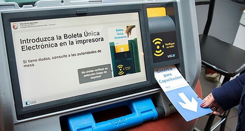 Santoro adelante, pero en un escenario peleado