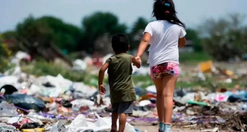 Miseria planificada: una familia tipo ya necesita $1,4 millones para no ser pobre 