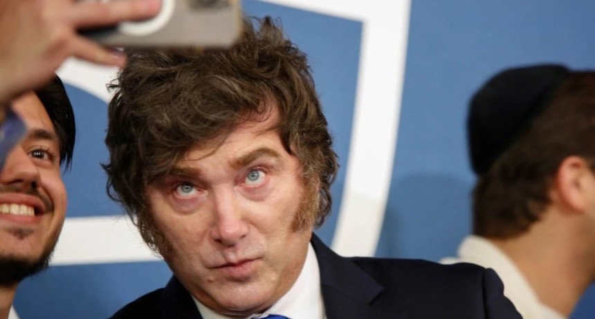 Milei se derrumba en las encuestas: el caso Adorni y la crisis econ&oacute;mica perforan el piso de los 40 puntos de imagen positiva