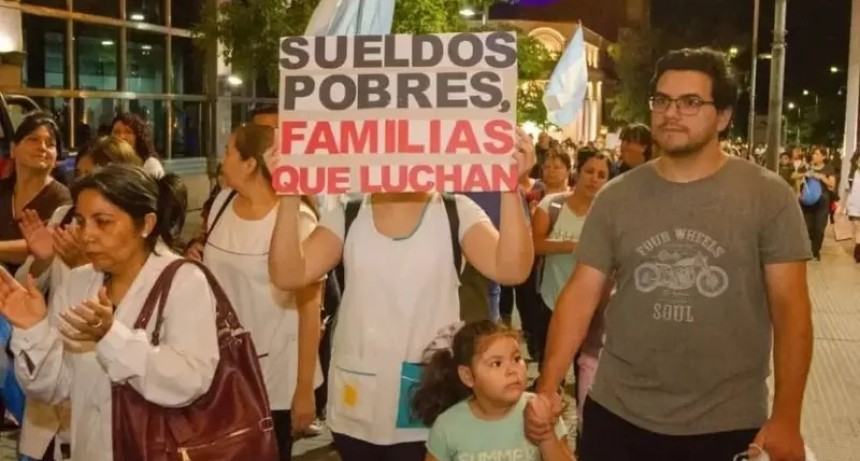 El efecto boomerang: cuando el holograma libertario choca contra la realidad provincial