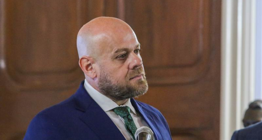 Decreto 355: El gobierno cede en la presencialidad, pero mantiene el ajuste salarial