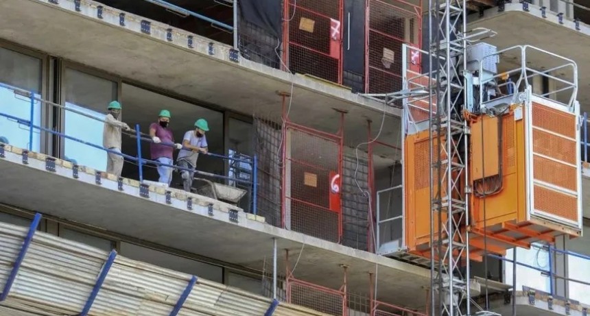 Brutal derrumbe de la industria y la construcción en medio de la recesión más fuerte desde el 2002