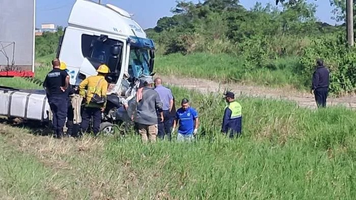 Terrible choque frontal en la Autovía 12 frente a la ERAGIA