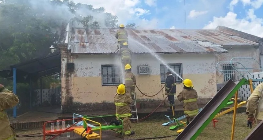 Querían combatir a las abejas y se incendió un jardín de infantes en el interior de Corrientes