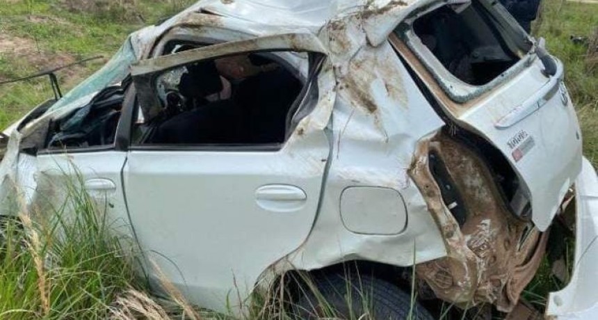 Tres docentes heridas en el despiste y vuelco de su automóvil