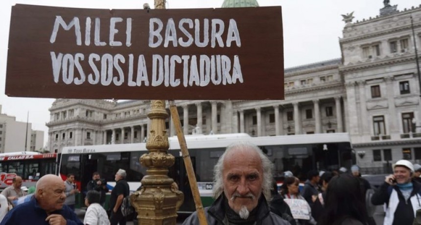 Otro miércoles de represión a jubilados en el Congreso