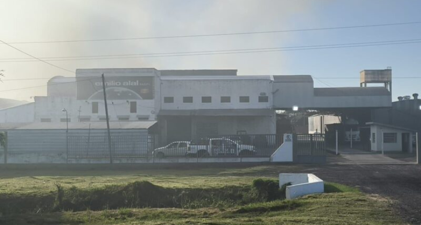 Se prendi&oacute; fuego un dep&oacute;sito de la textil Alal