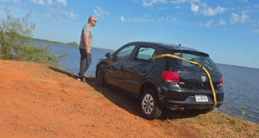 Fatal accidente en Corrientes: cay&oacute; con su auto al agua, no pudo salir y se ahog&oacute;
