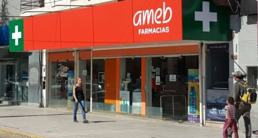 Cierra una farmacia c&eacute;ntrica de Corrientes y hay incertidumbre en los trabajadores