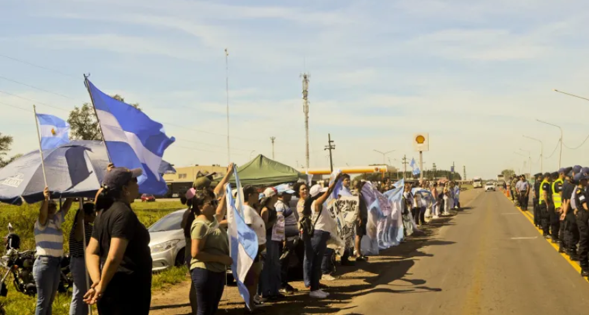 Marcha de las luminarias: Docentes salen a la calle para iluminar la desidia oficial