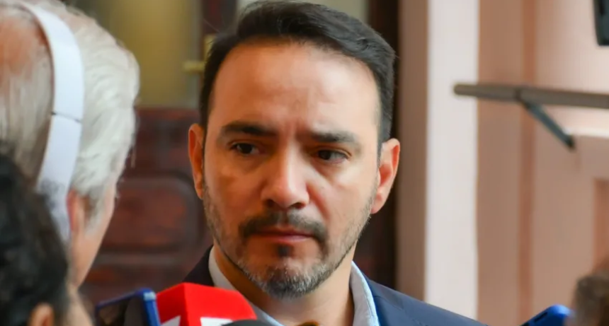 &iquest;Hasta cu&aacute;ndo la agon&iacute;a? Vald&eacute;s dilata los anuncios salariales mientras el conflicto docente desborda a la provincia